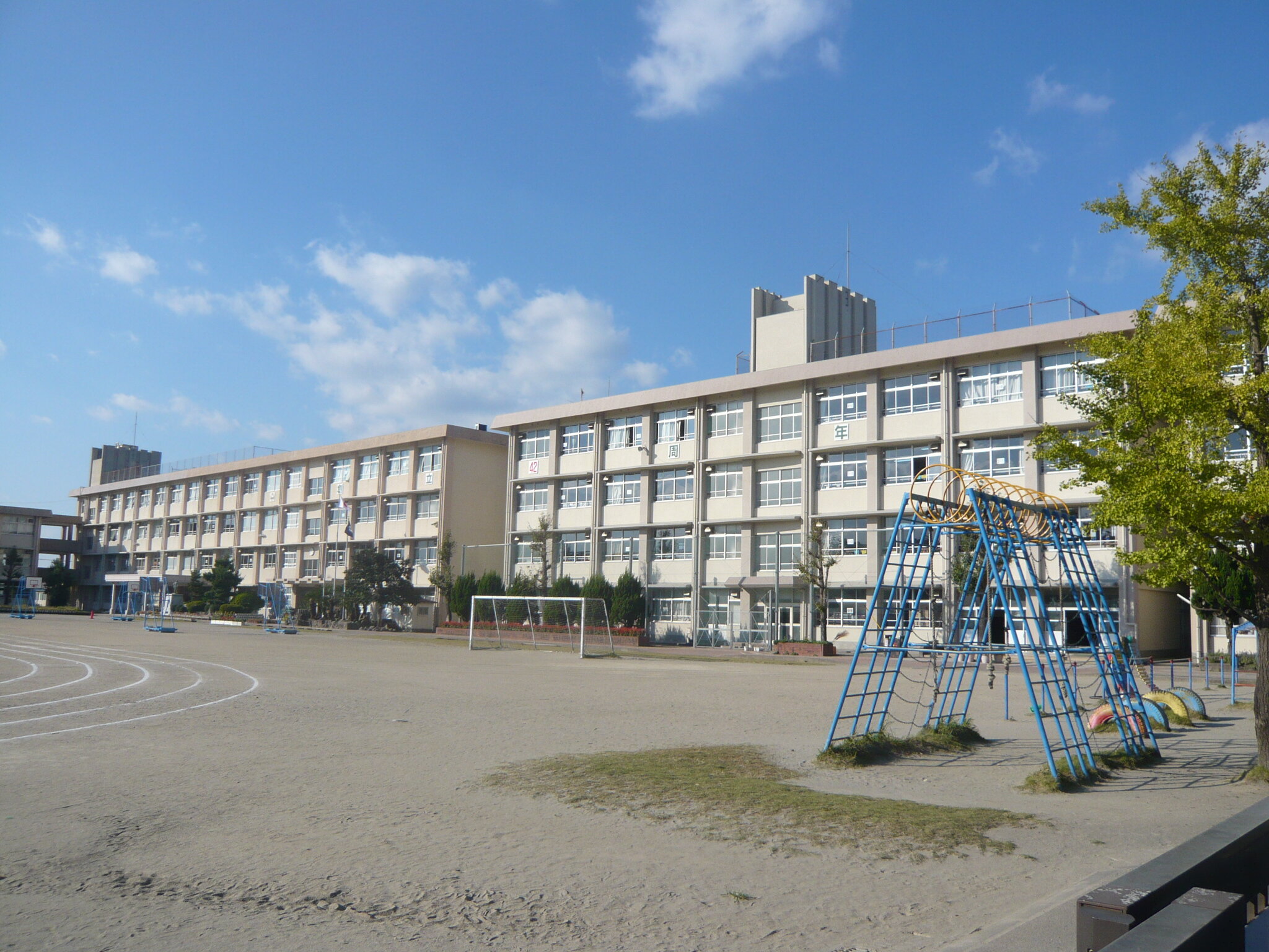 小学校　施設名称：鹿児島市立明和小学校　距離：500ｍ